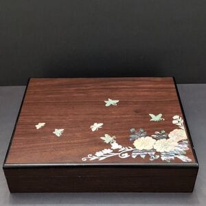 VGT,Wooden Lacquered Box With Mother of Pearl Inlay.